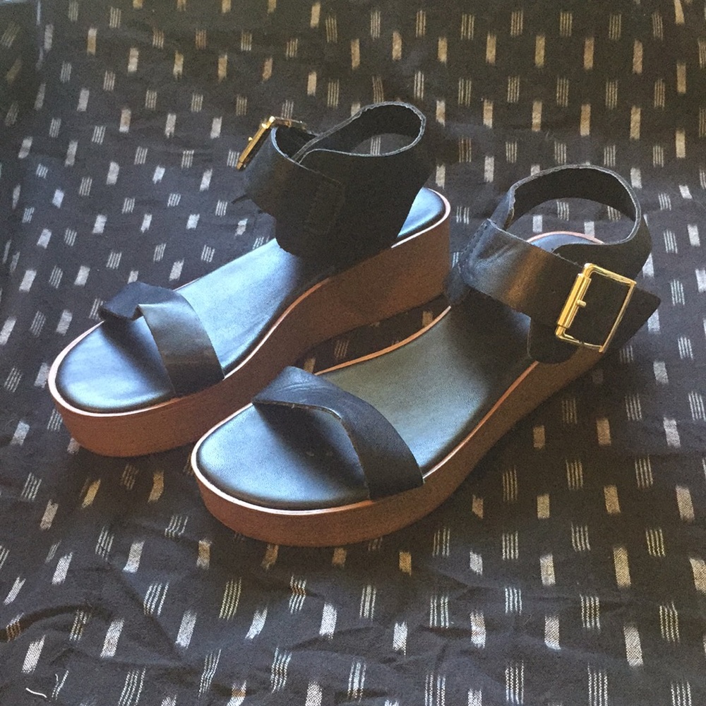 Mossimo black vegan leather platform sandal